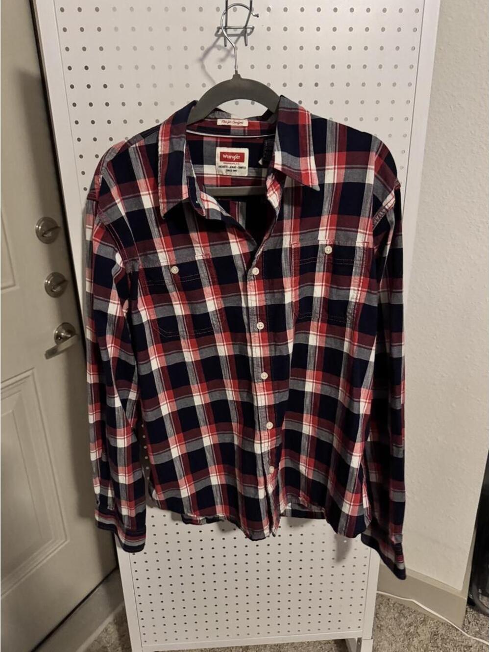 Wrangler Red, Navy & Gray Plaid Button Up Shirt | XL | Flex for Comfort